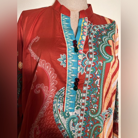 Beautiful SAPPHIRE LADIES 2 piece suit, SMALL SIZE - Picture 2 of 8